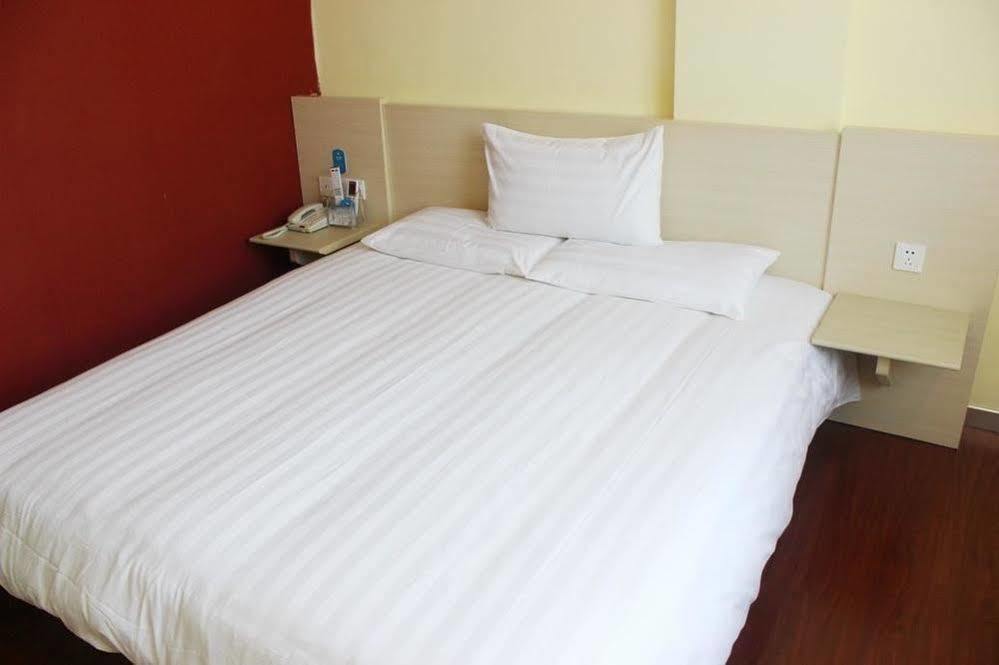 Hanting Hotel Yibin Zhongshan Street Zewnętrze zdjęcie